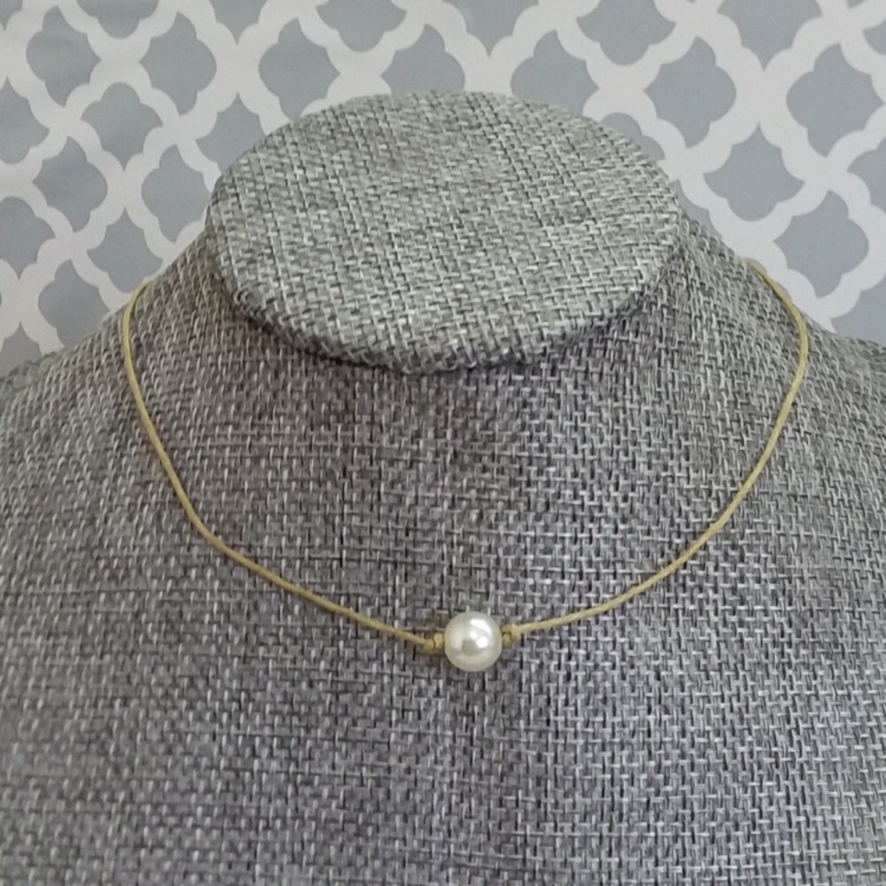 Single Pearl Chocker Necklace - Picture 2 of 3